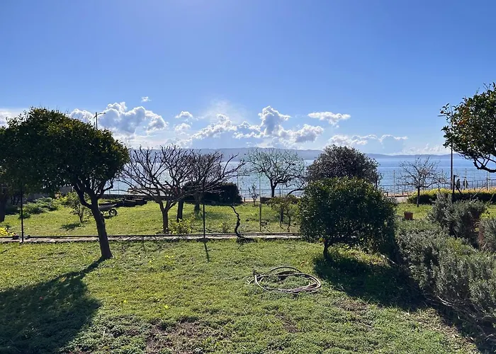 Petite Le Clan Holiday home *